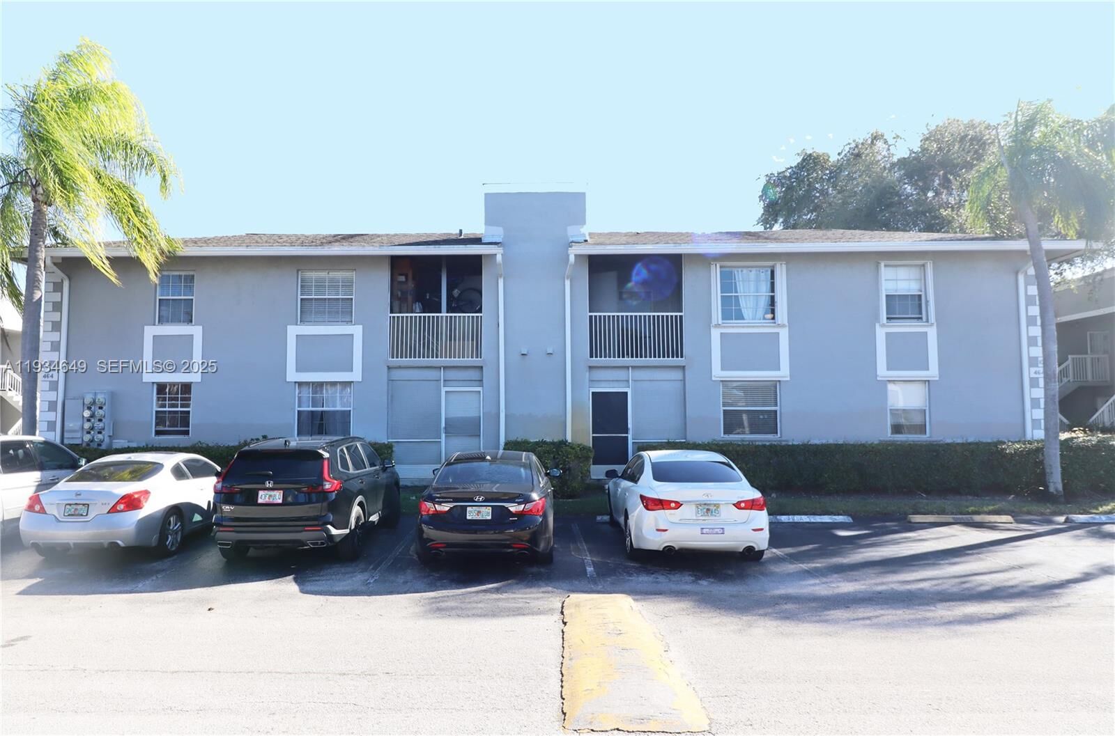 Property Photo: 464 NE 210th Cir Ter 20410A FL 33179
