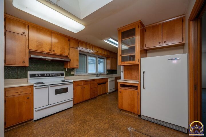 Property Photo:  2865 SW Macvicar Ave  KS 66611 