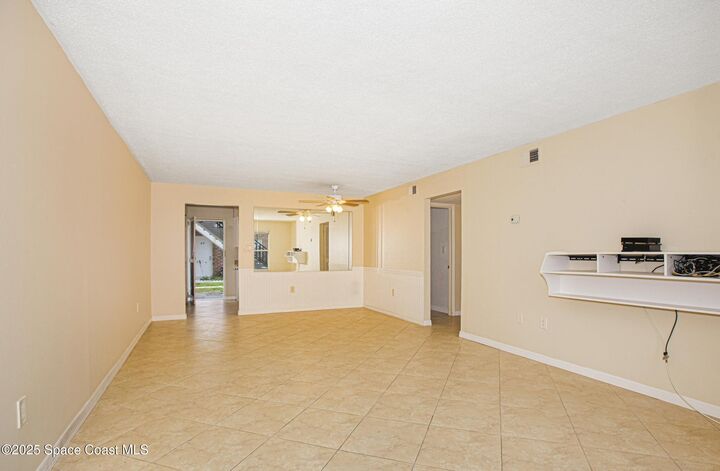 Property Photo:  190 E Olmstead Drive  FL 32780 