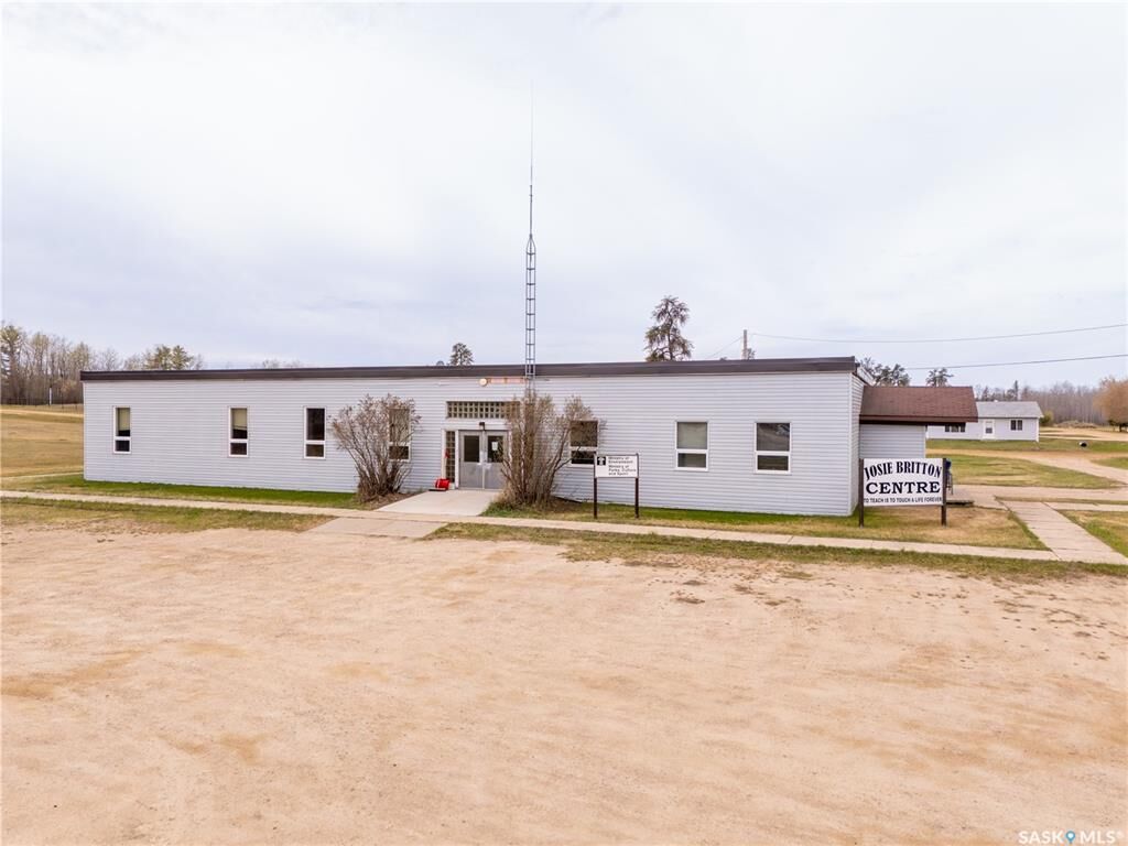 Property Photo:  198 1st Avenue S  SK S0M 2K0 