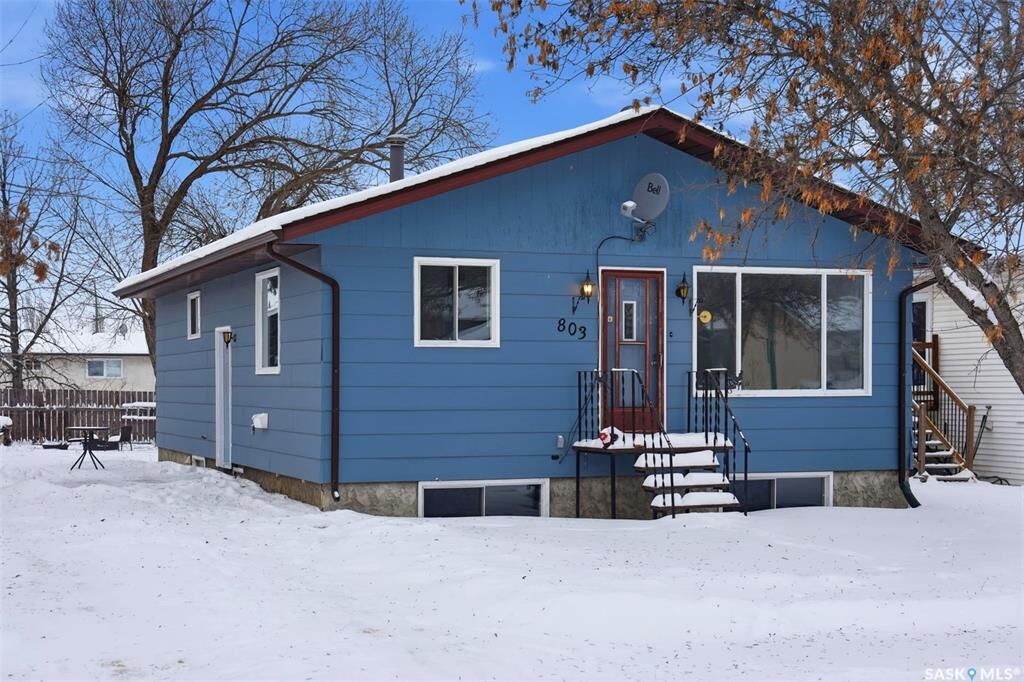 Photo de la propriété:  803 Carr Place  SK S6V 7E1 