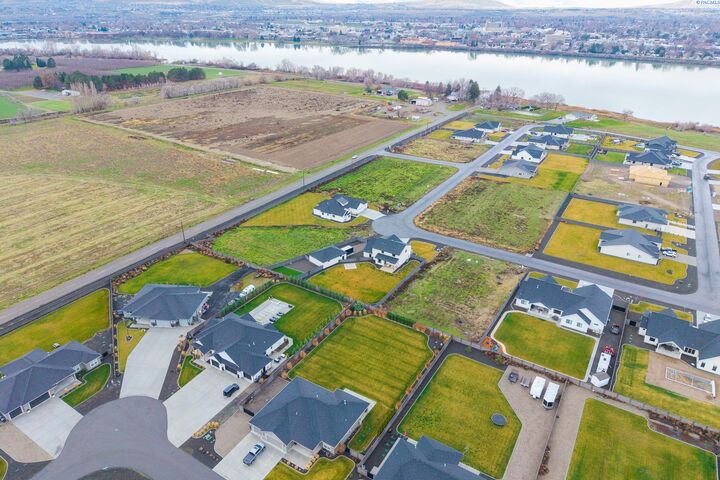 Property Photo:  6501 Lazy B Drive  WA 99301 