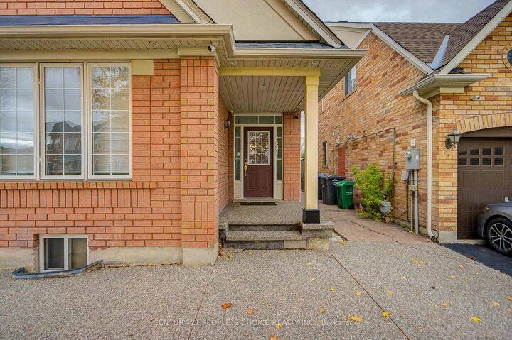 Property Photo:  25 Dwyer Drive  ON L6S 6L2 