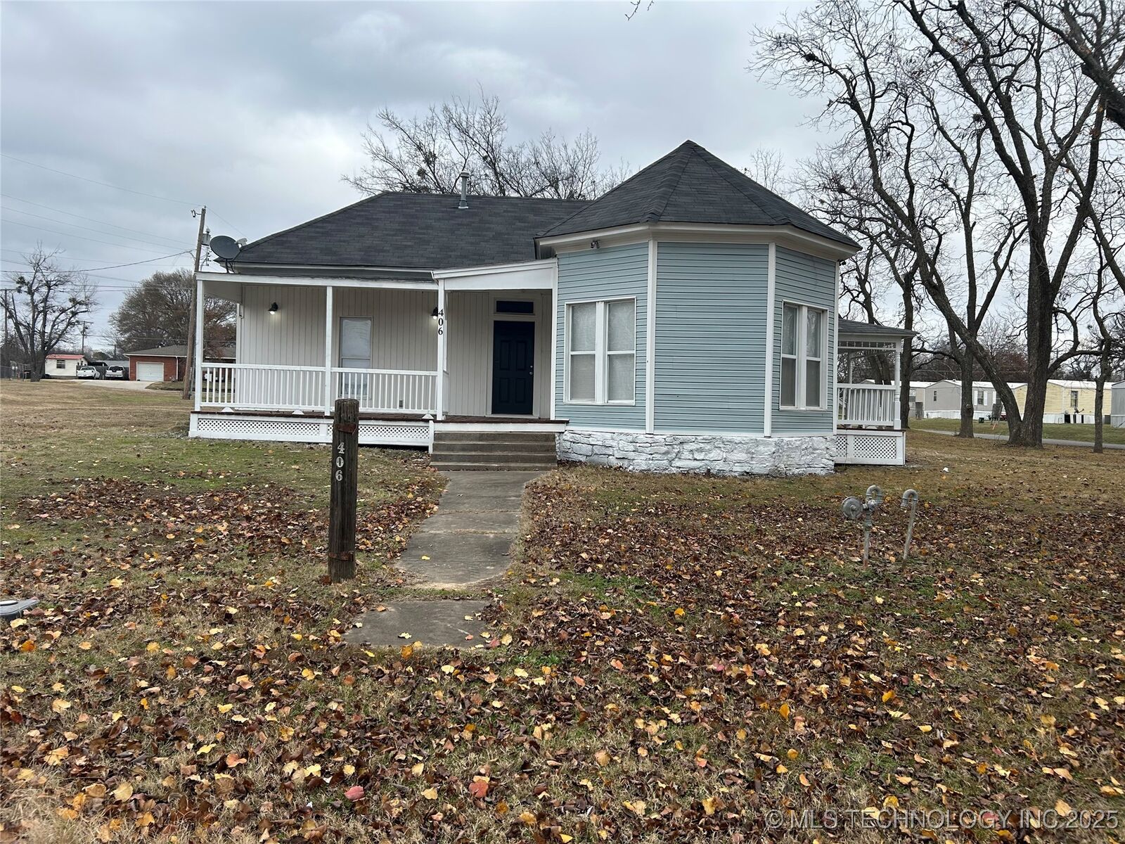 Property Photo:  406 Creek Avenue  OK 74434 