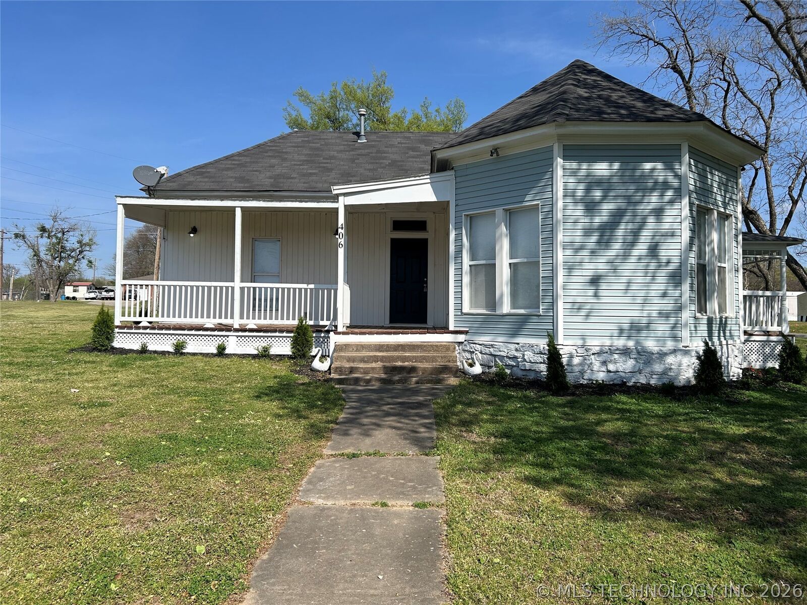 Property Photo:  406 Creek Avenue  OK 74434 