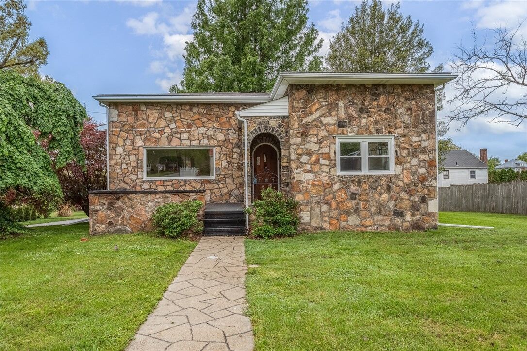 Property Photo:  1230 Vine St  PA 15425 