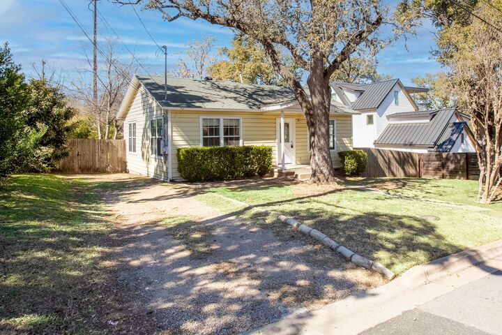 Property Photo:  2802 S 4th Street  TX 78704 