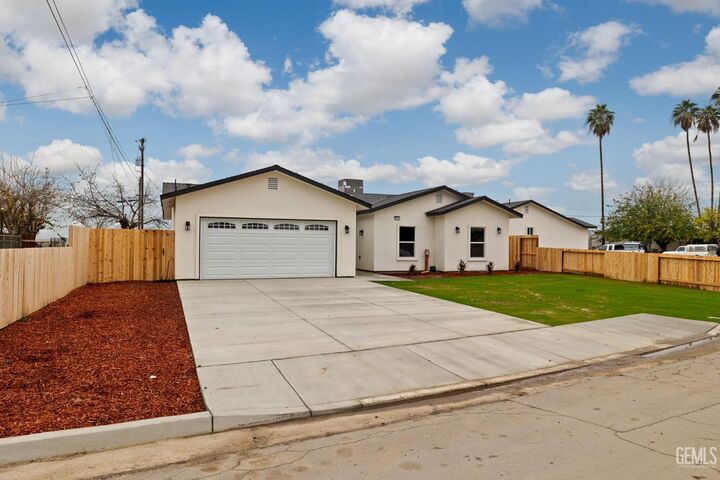 Property Photo:  9820 Par Street  CA 93311 