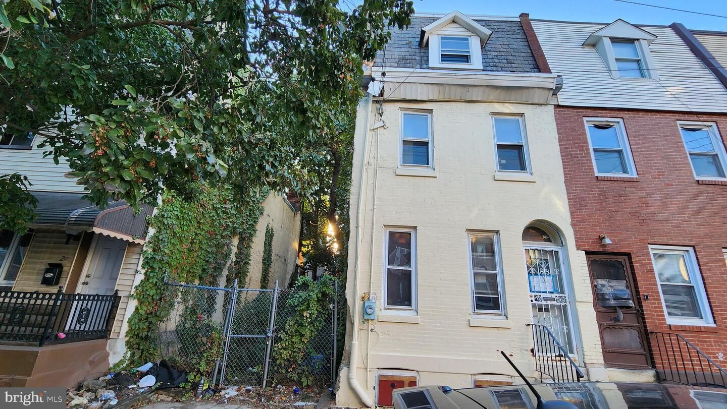 Property Photo: 2113 N Franklin Street PA 19122