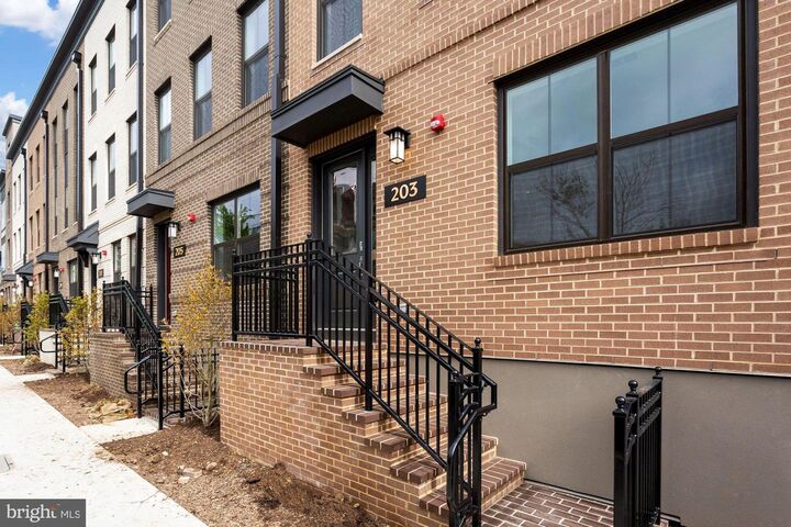 Property Photo: 203 Montgomery Street VA 22314