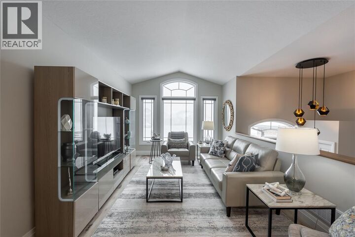 Photo de la propriété:  381 Post Court  ON N0N 1G0 