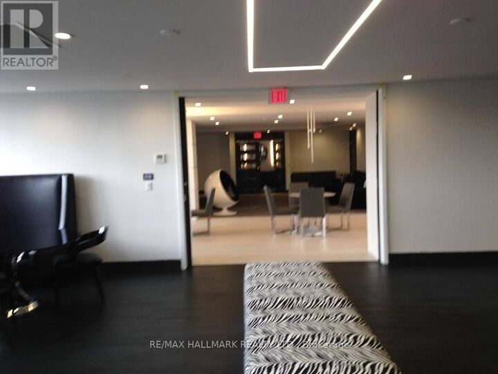 Property Photo:  9471 Yonge Street 1209  ON L4C 0Z5 