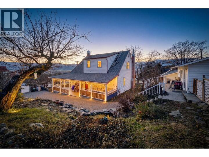 Photo de la propriété:  306 10th Avenue North  BC V0B 1G0 