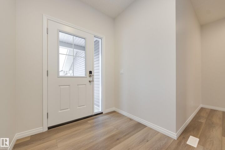 Property Photo:  102 Sunland Way  AB T8H 2Y6 