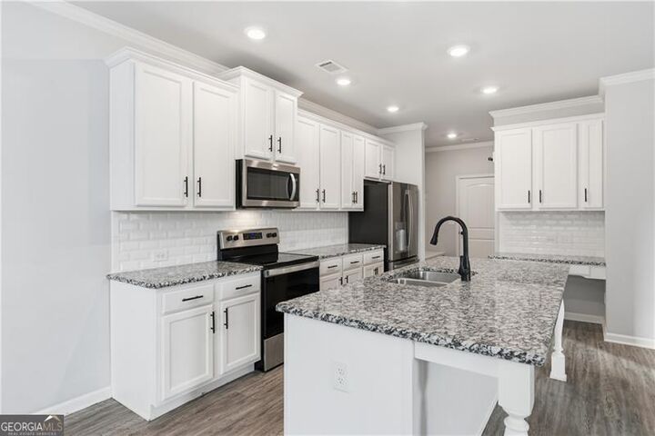 Property Photo: 3244 Hawthorne Path GA 30517