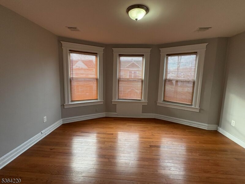 Property Photo:  76 Halstead St 2  NJ 07106 