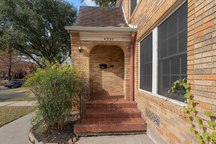 Property Photo: 4337 Jefferson Street 1 TX 77023