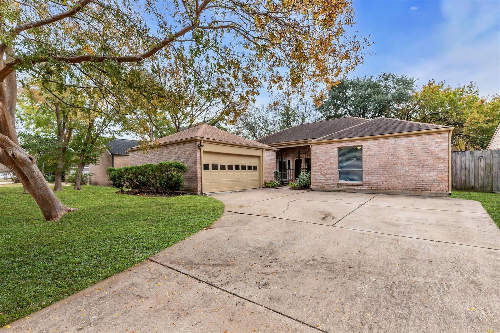 Property Photo:  11407 Overbrook Lane  TX 77077 