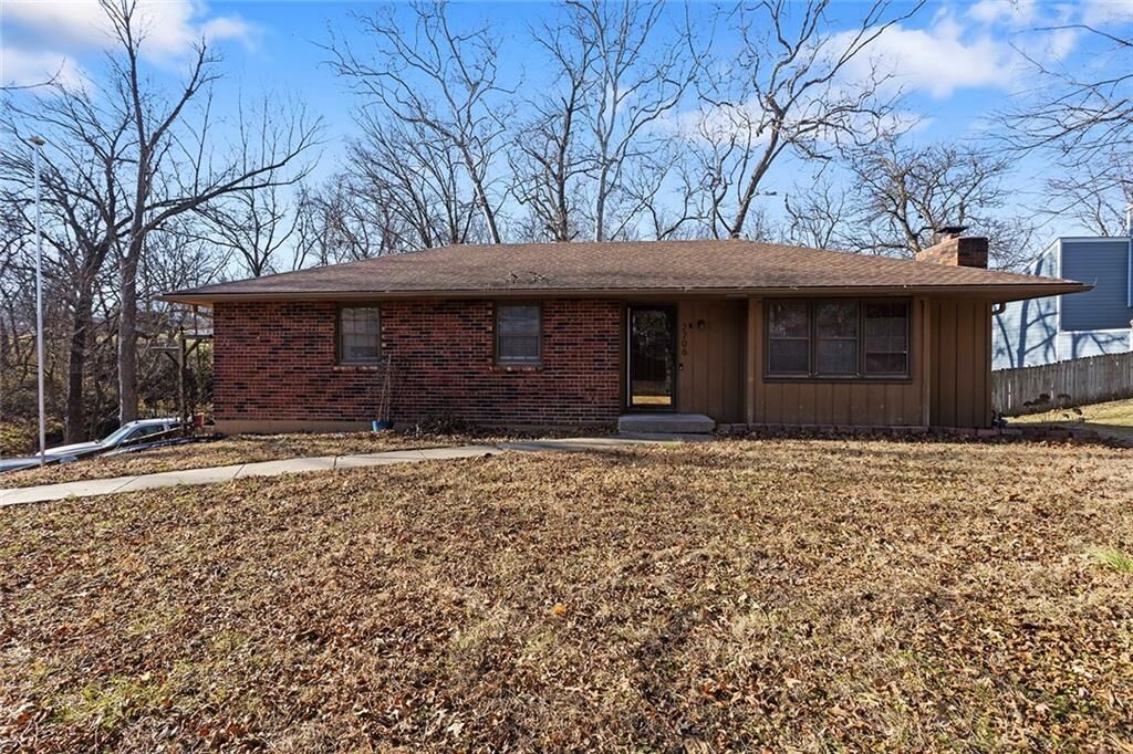 Property Photo: 2706 Maple Avenue KS 66048