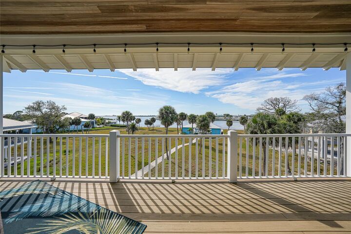 Property Photo:  6751 Portside Lane  FL 34223 