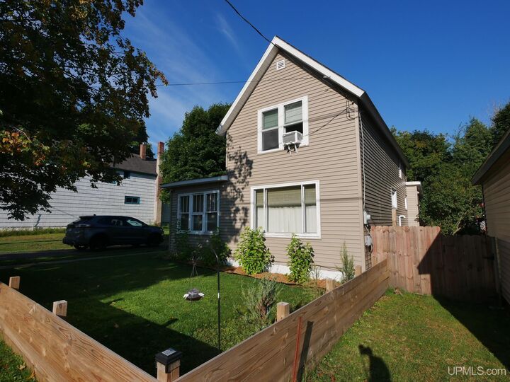 Property Photo:  237 Kearsarge Street  MI 49913 