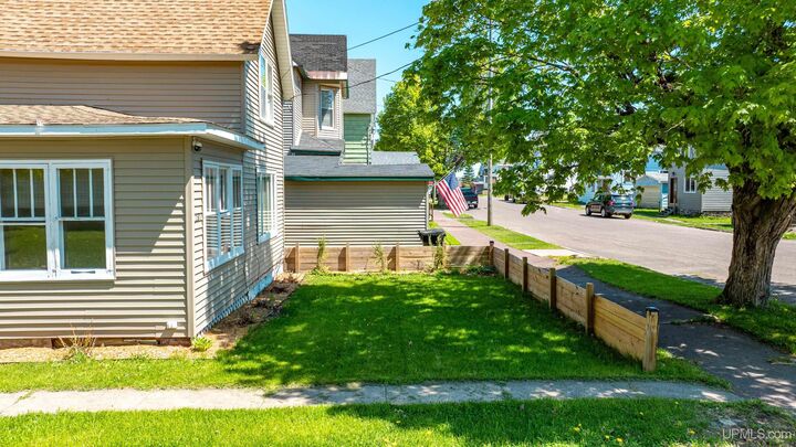 Property Photo: 237 Kearsarge Street MI 49913