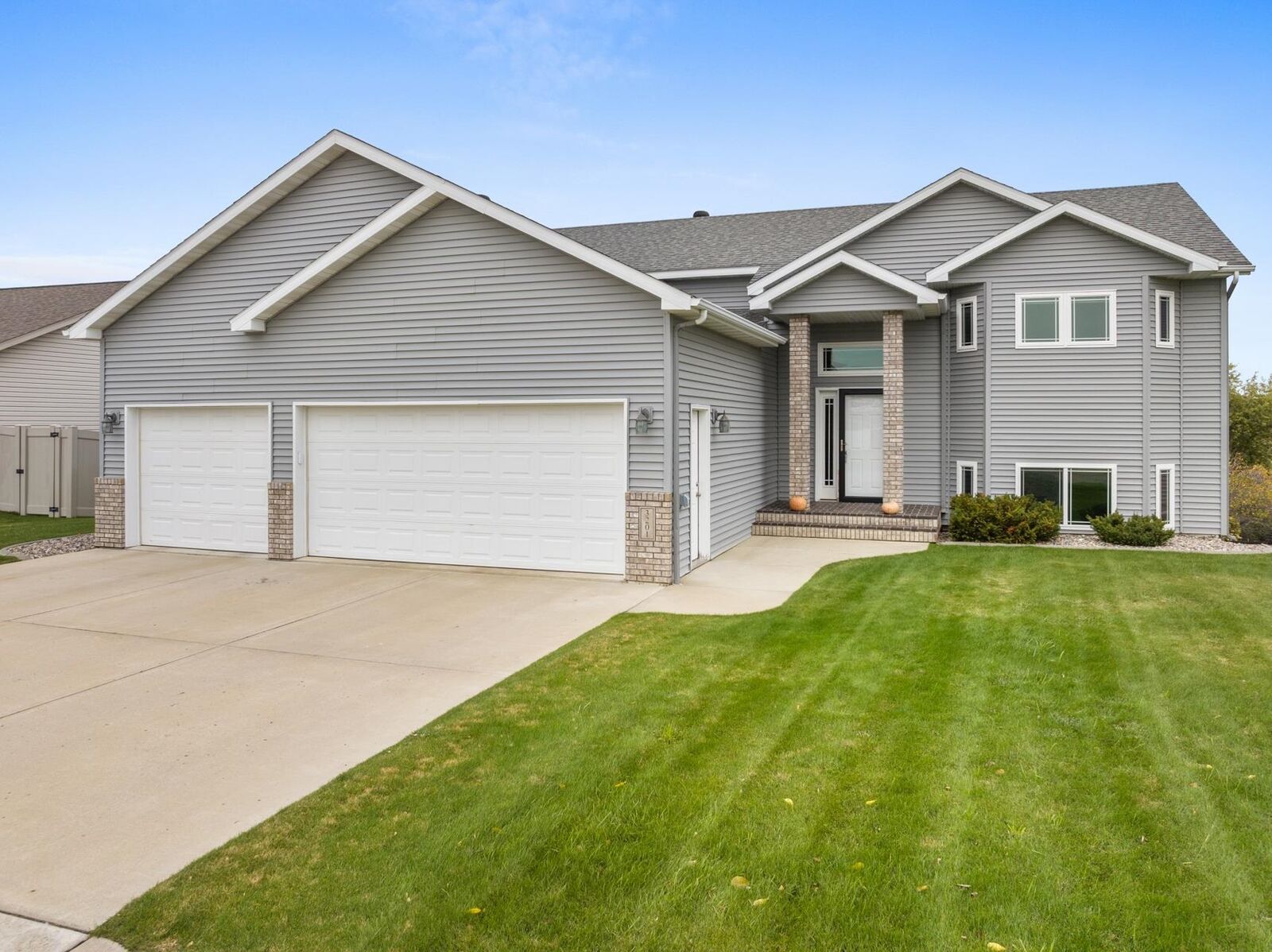 Property Photo: 3201 Woodside Drive SE Minot ND 58701