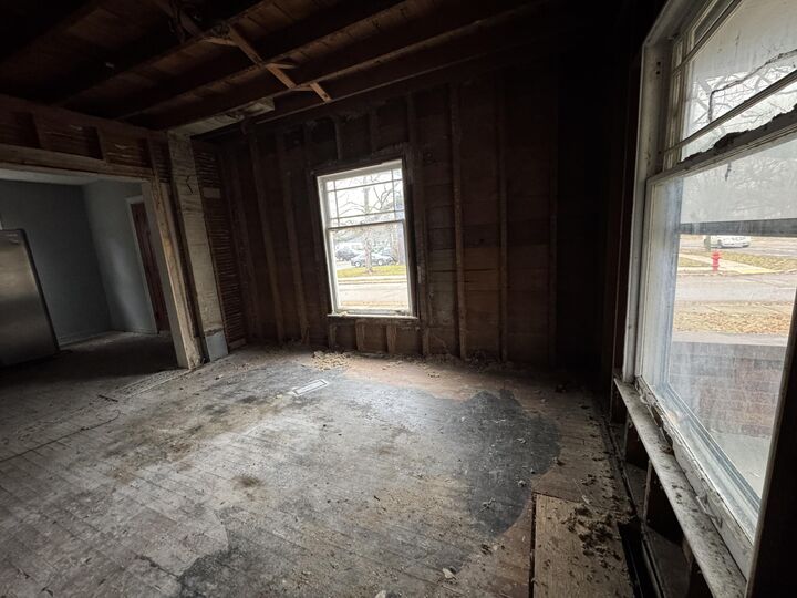 Property Photo:  619 E Mount Hope Avenue  MI 48910 