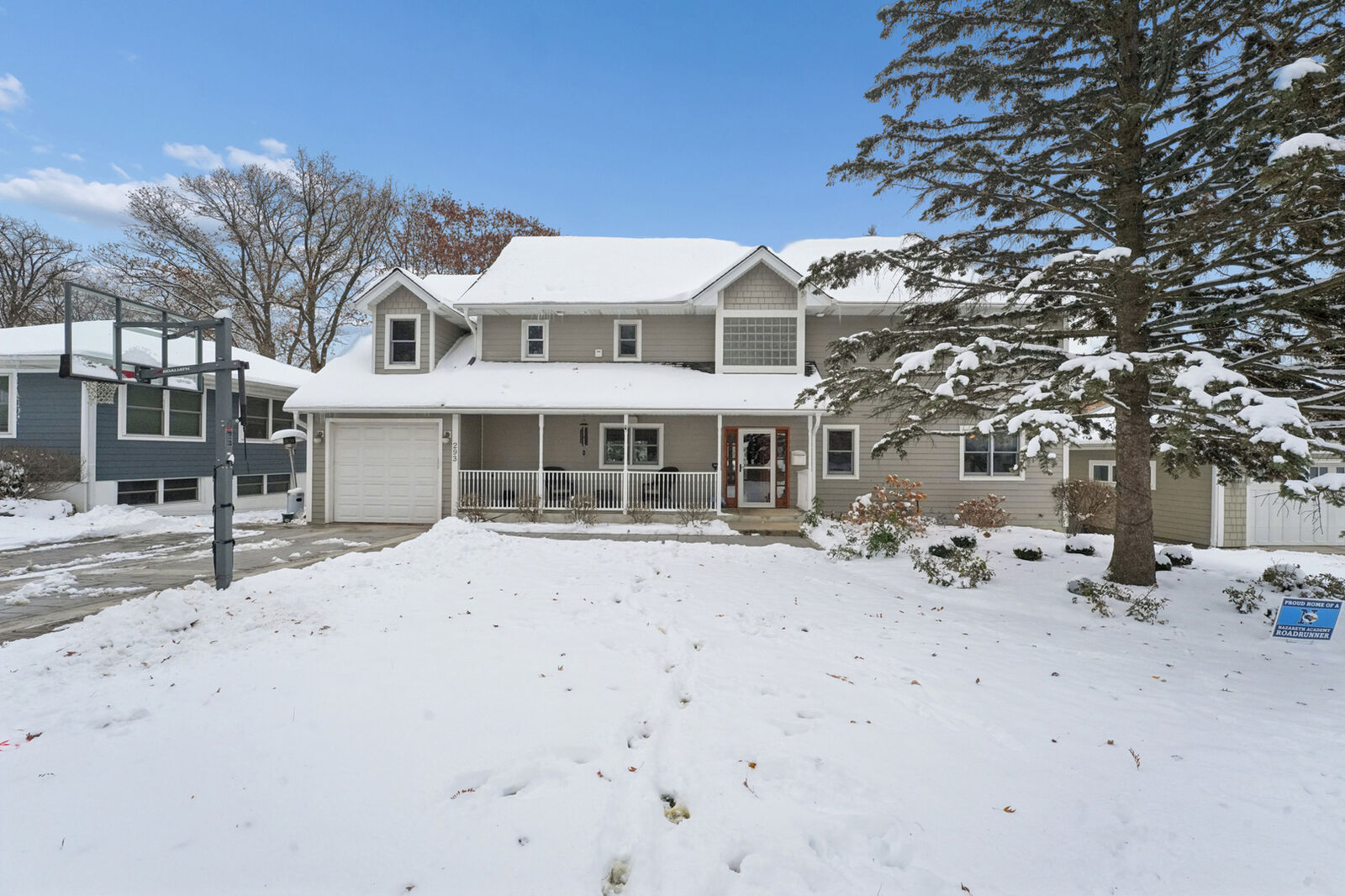 Property Photo: 293 Abbotsford Court IL 60137