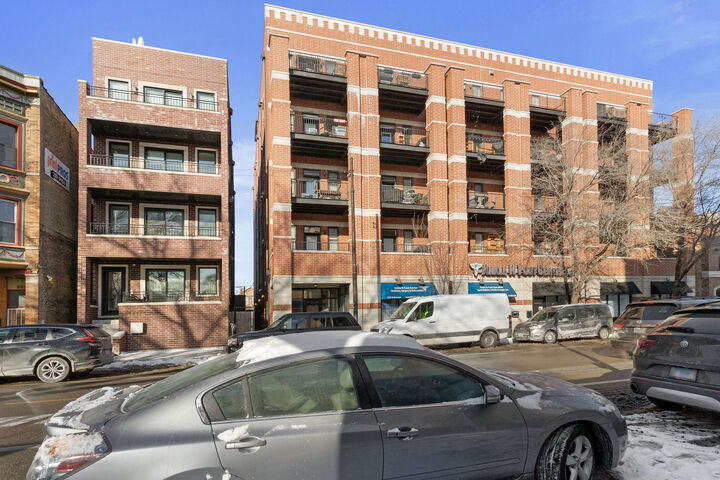 Property Photo:  2222 W Belmont Avenue 203  IL 60618 