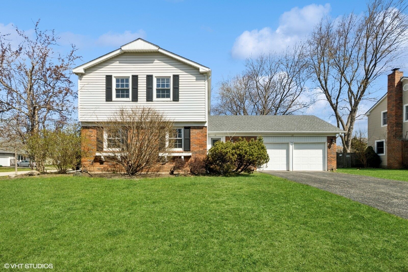 Property Photo:  12 Cloverdale Court  IL 60089 