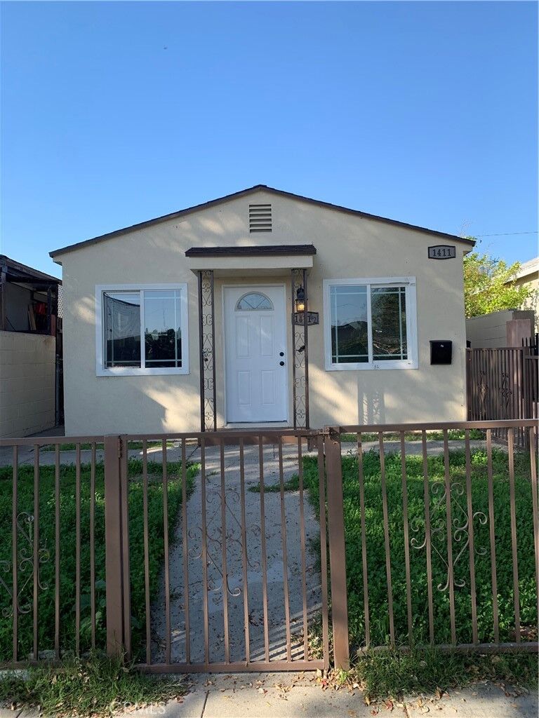 Property Photo:  1411 S Concourse  CA 90022 