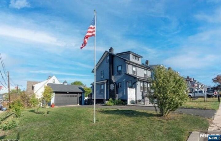 Property Photo:  5 Newell Place  NJ 07031 