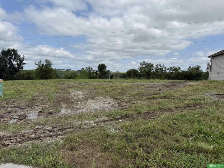 Property Photo:  5513 N 205th Street  NE 68022 