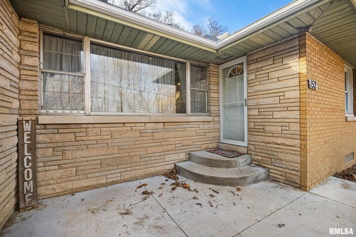Property Photo: 152 Pekin Avenue IL 61611