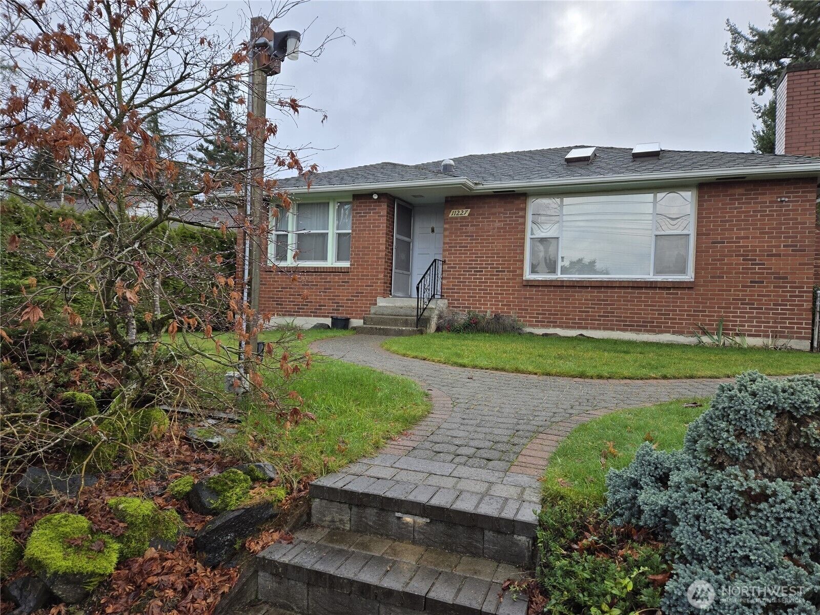 Property Photo:  11227  Fremont Avenue N  WA 98133 