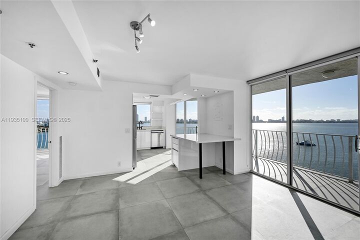 Property Photo: 7601 E Treasure Dr 920 FL 33141