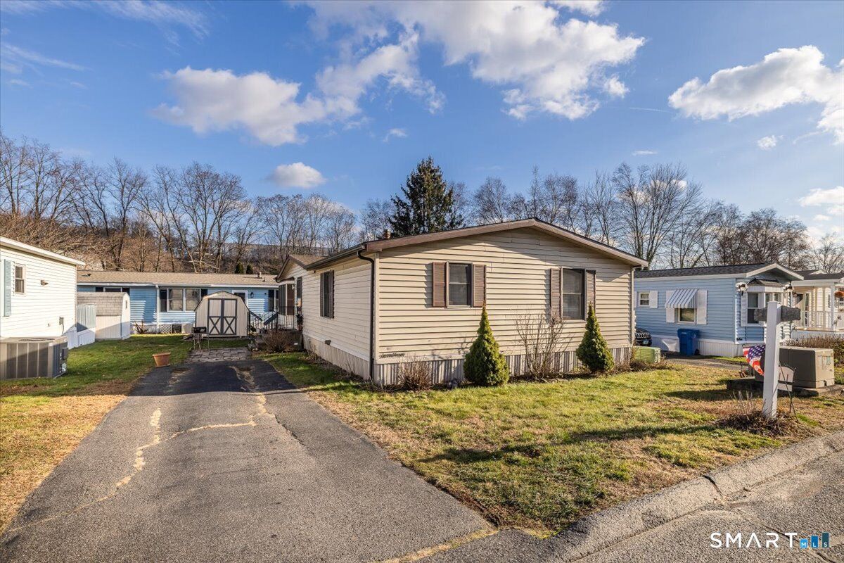 Property Photo:  10 Woodland Park  CT 06484 