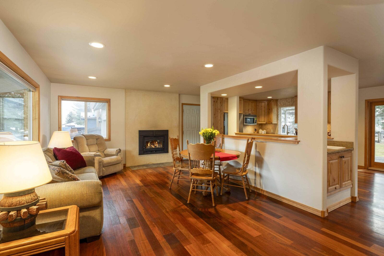 Property Photo:  609 S 4th Ave  ID 83333 