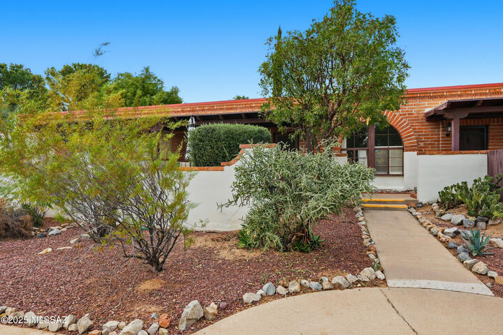 Property Photo:  364 S Paseo Lobo  AZ 85614 
