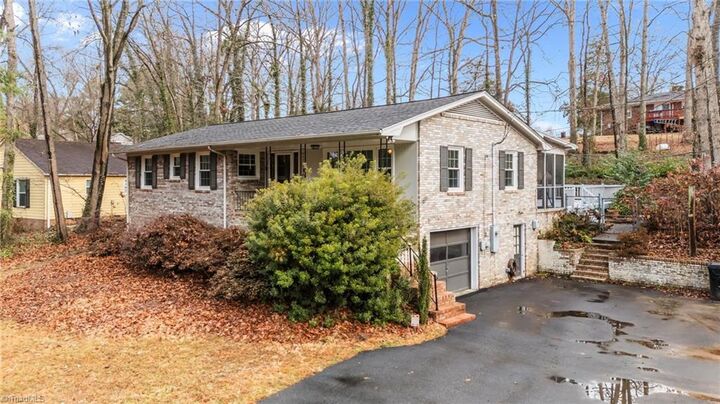 Property Photo:  507 Valleybrook Drive  NC 27282 