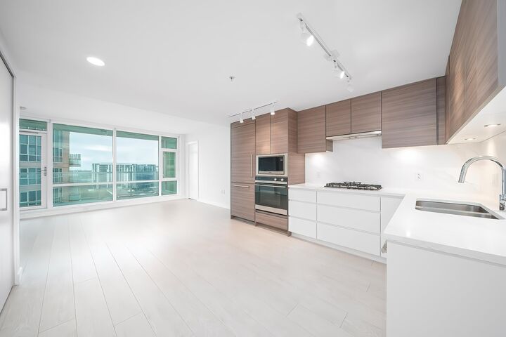 Property Photo: 6833 Buswell Street 1603 BC V6Y 0L3
