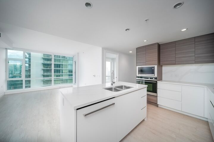 Property Photo: 6833 Buswell Street 1006 BC V6Y 0L3