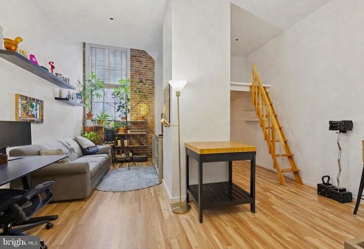 Property Photo:  315 New Street 111  PA 19106 