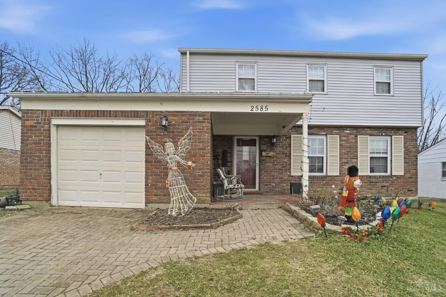 Property Photo:  2585 Fulbourne Drive  OH 45231 