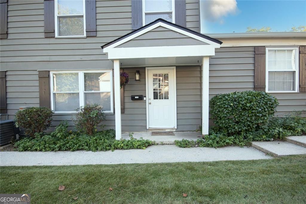 Property Photo:  1348 Surrey Lane SW  GA 30008 