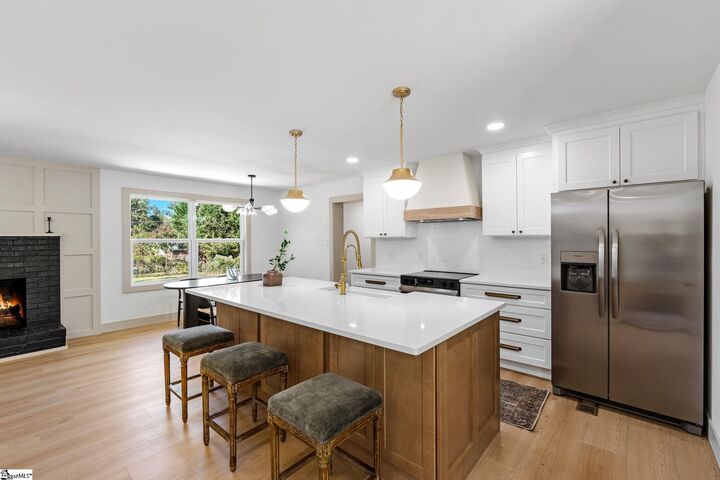 Property Photo: 207 Oakmont Drive SC 29316