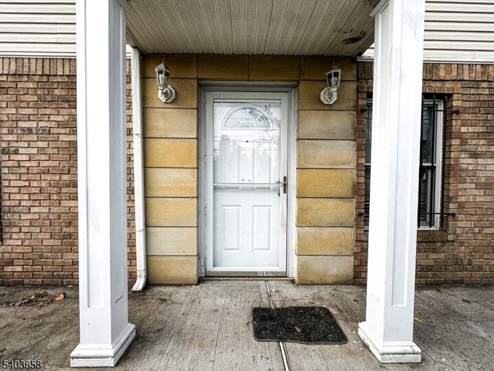 Property Photo:  171 Clifford St, Unit 1  NJ 07105 