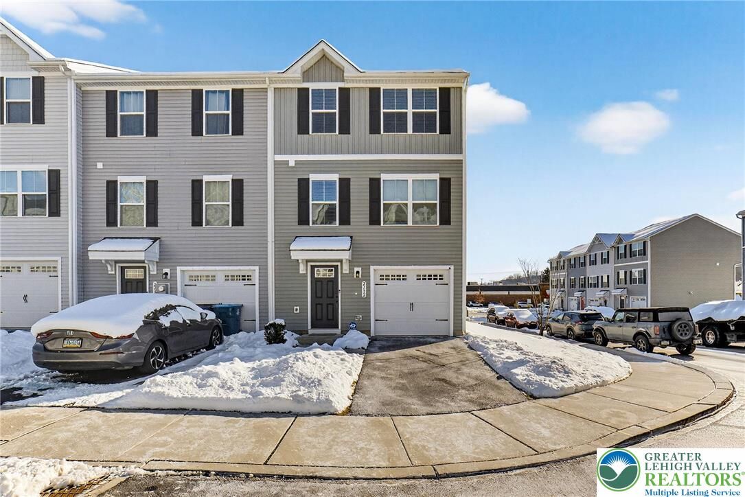 Property Photo: 2132 Cross Country Road PA 18067