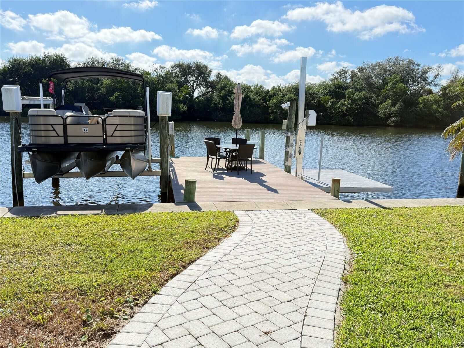 Property Photo:  622 Mount Oak Avenue NE 733  FL 33702 